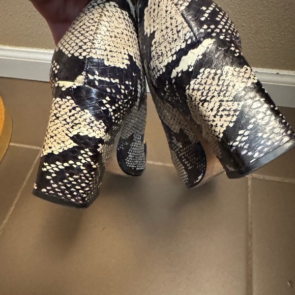 MARC FISHER LTD Women's Black Tan Multi  Snake Block Heels Pumps Leather EUC - Picture 17 of 17